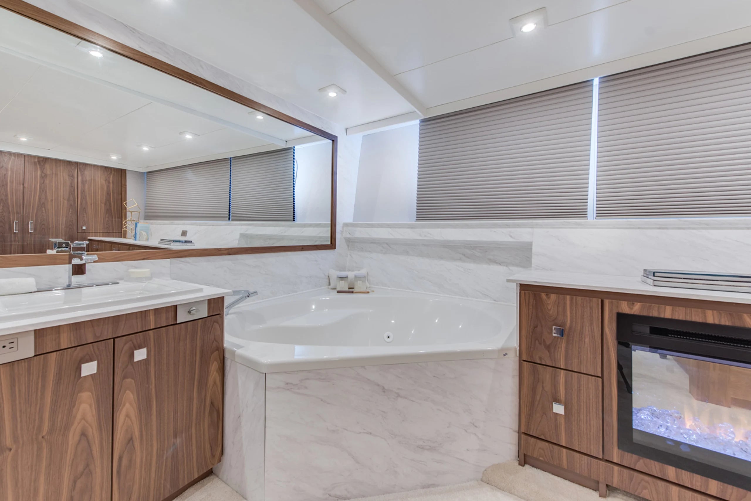 ASCENTE 112 - Luxury Alaska Charter
