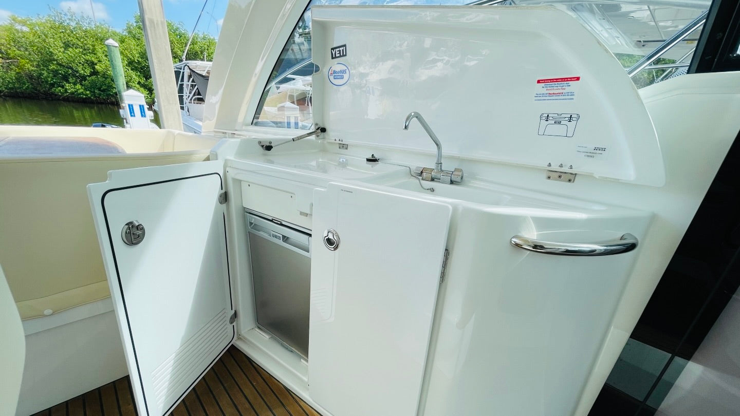 Beneteau Grand Turismo 38 Charter - South Florida