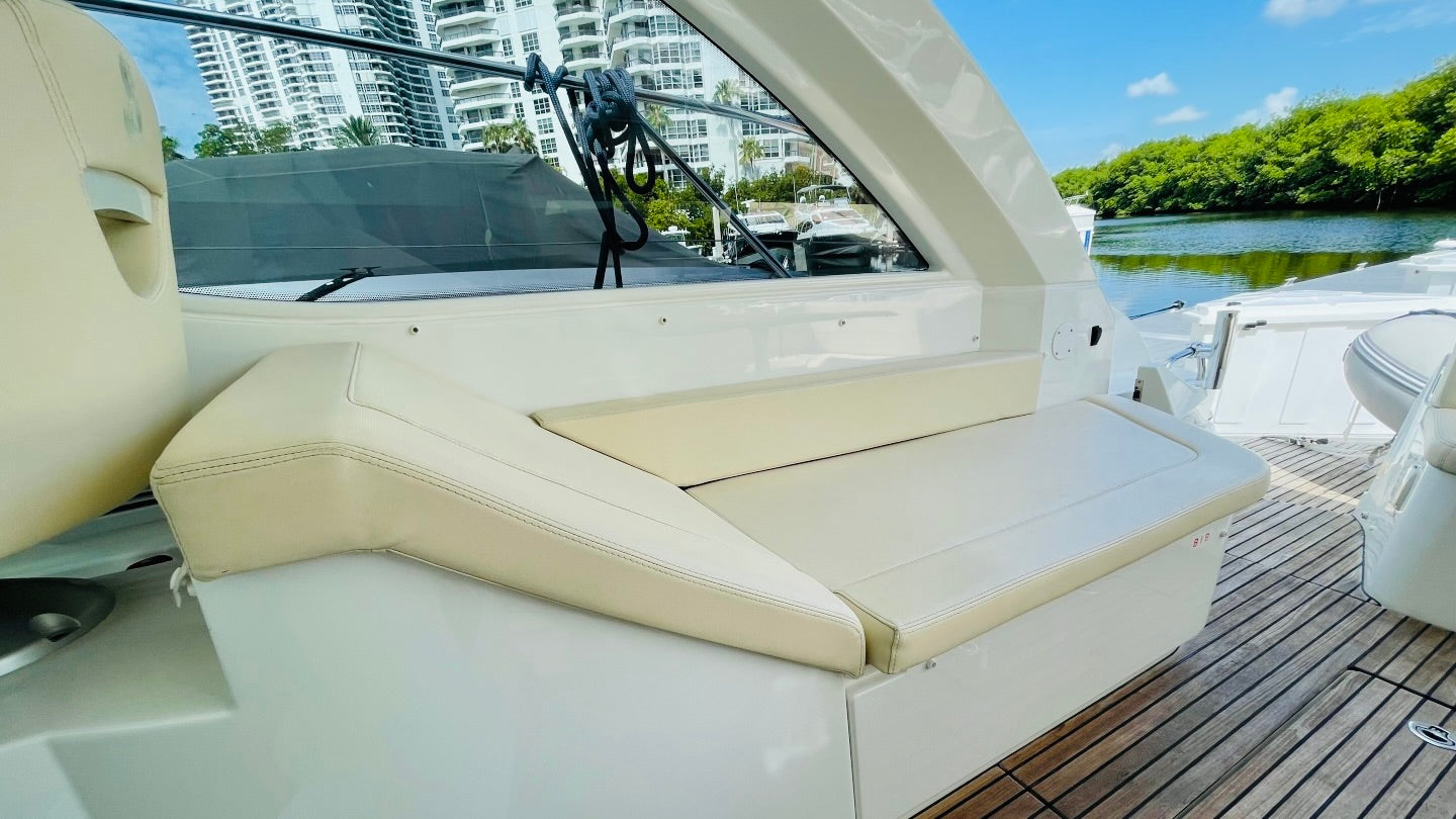 Beneteau Grand Turismo 38 Charter - South Florida