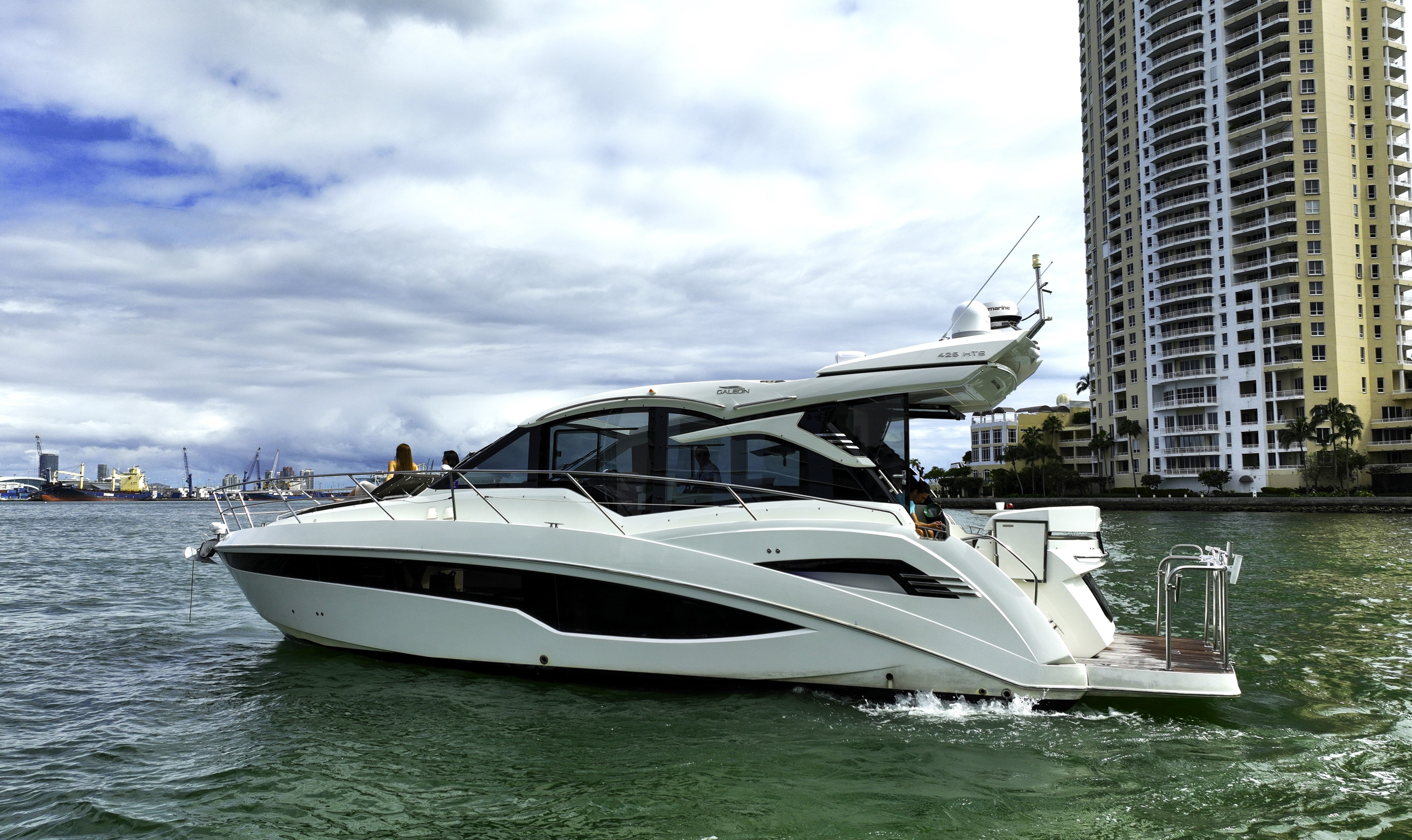 Galeon 425 HTS Charter - South Florida