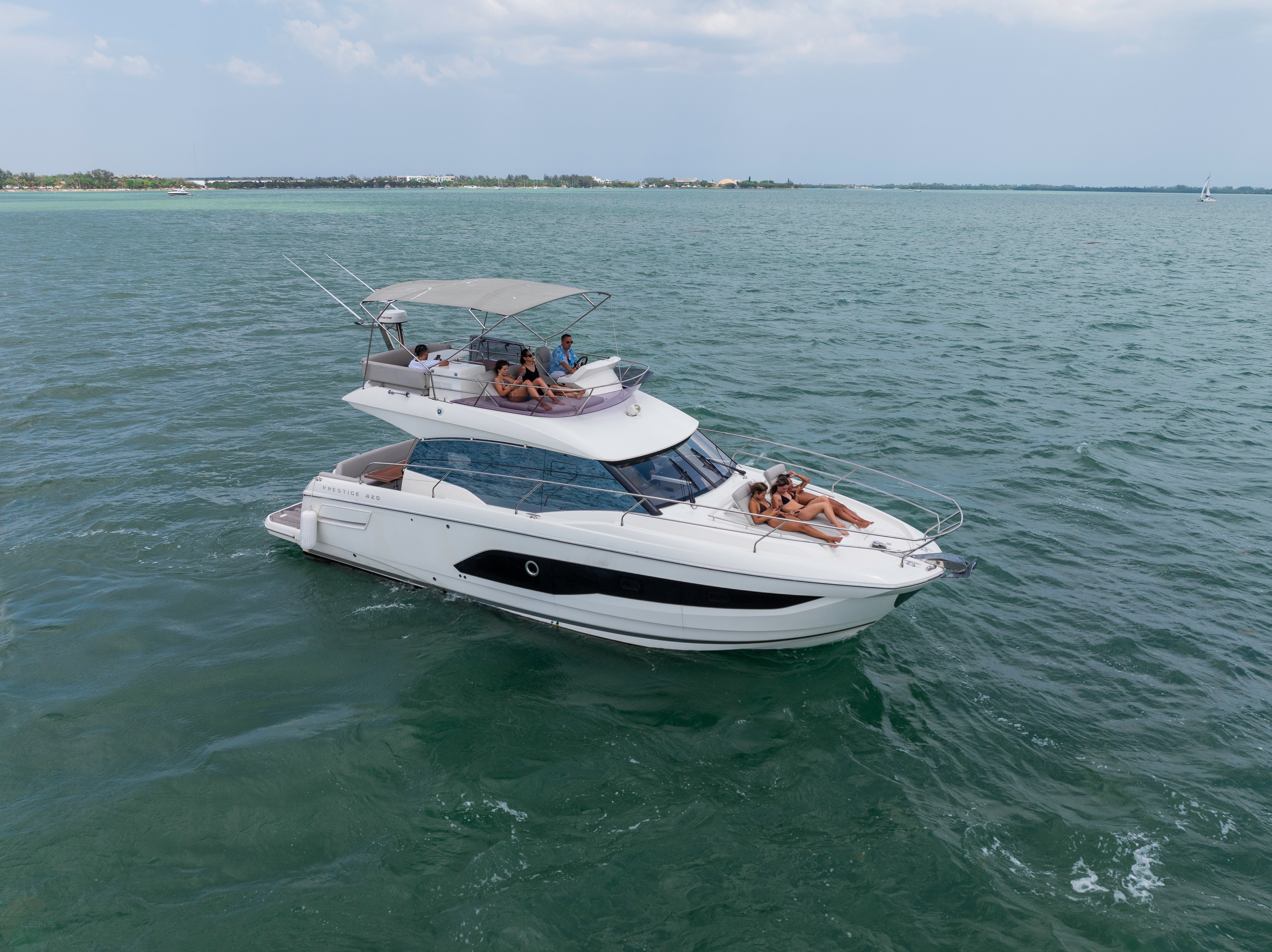 Prestige 420 Flybridge Charter - Miami