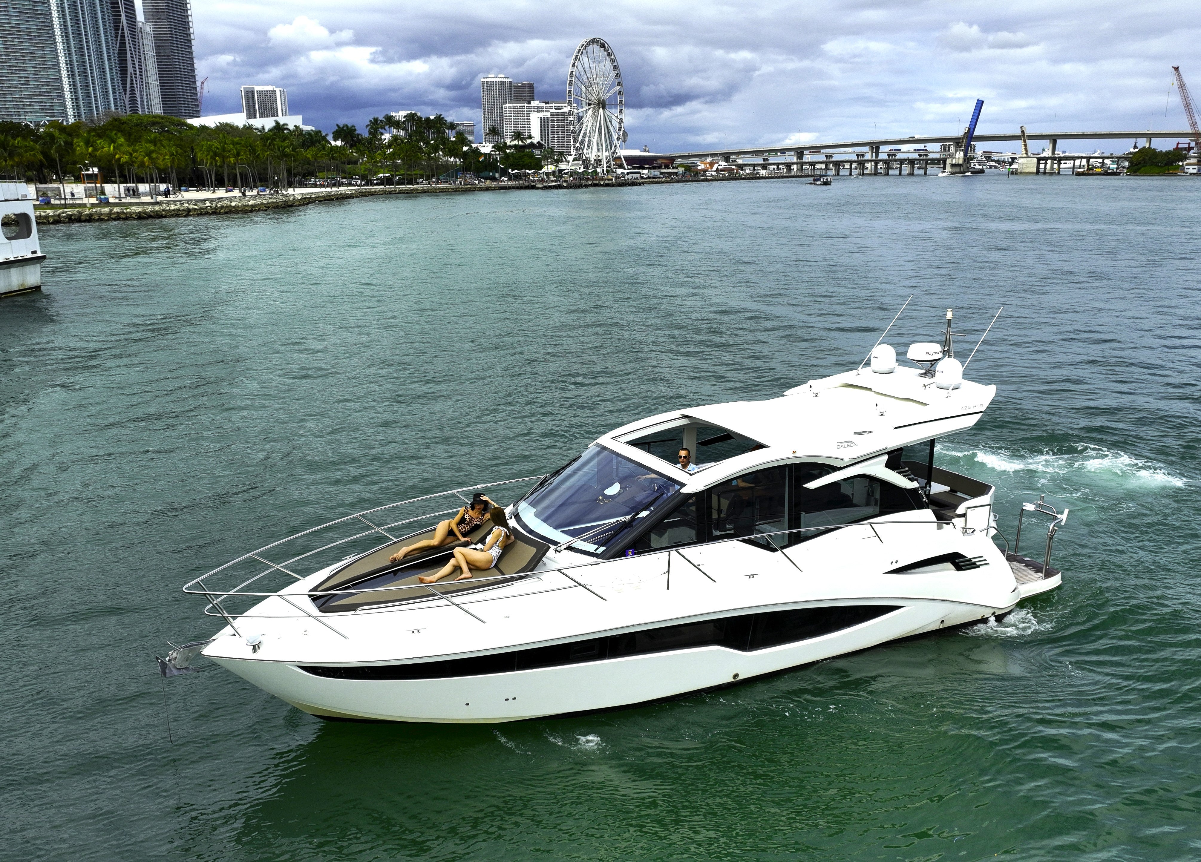 Galeon 425 HTS Charter - South Florida