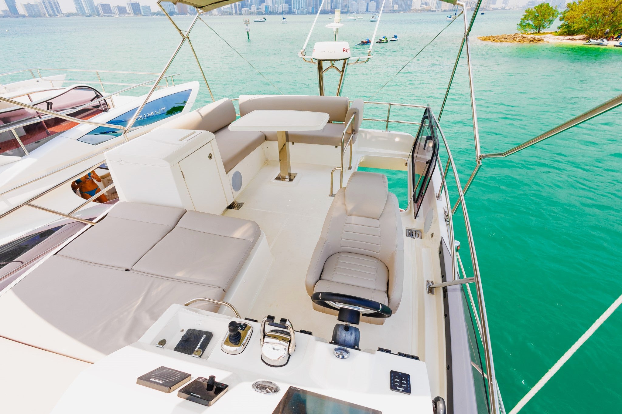Prestige 420 Flybridge Charter - Miami