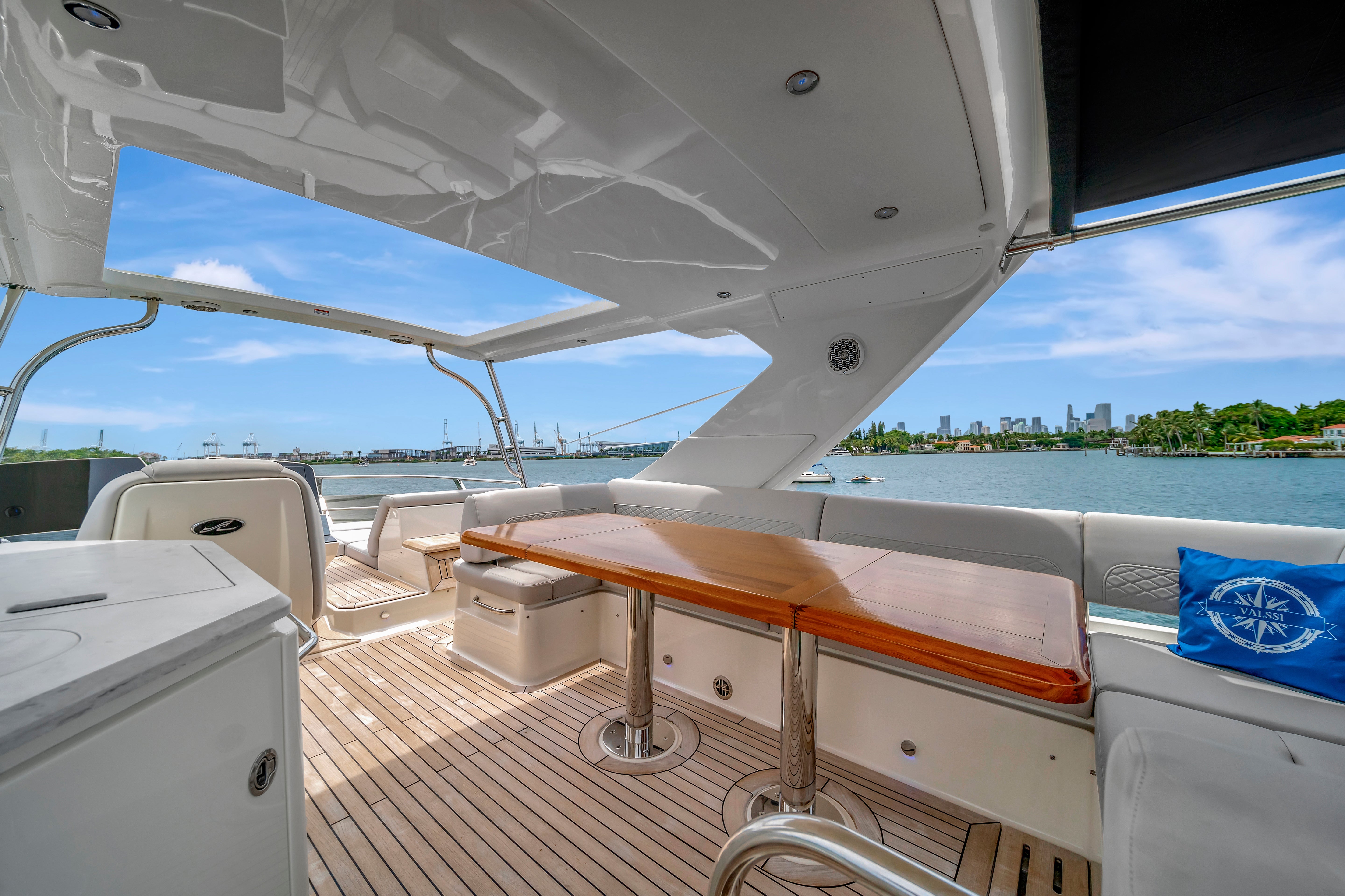Sea Ray Sundancer 60 Charter - South Florida