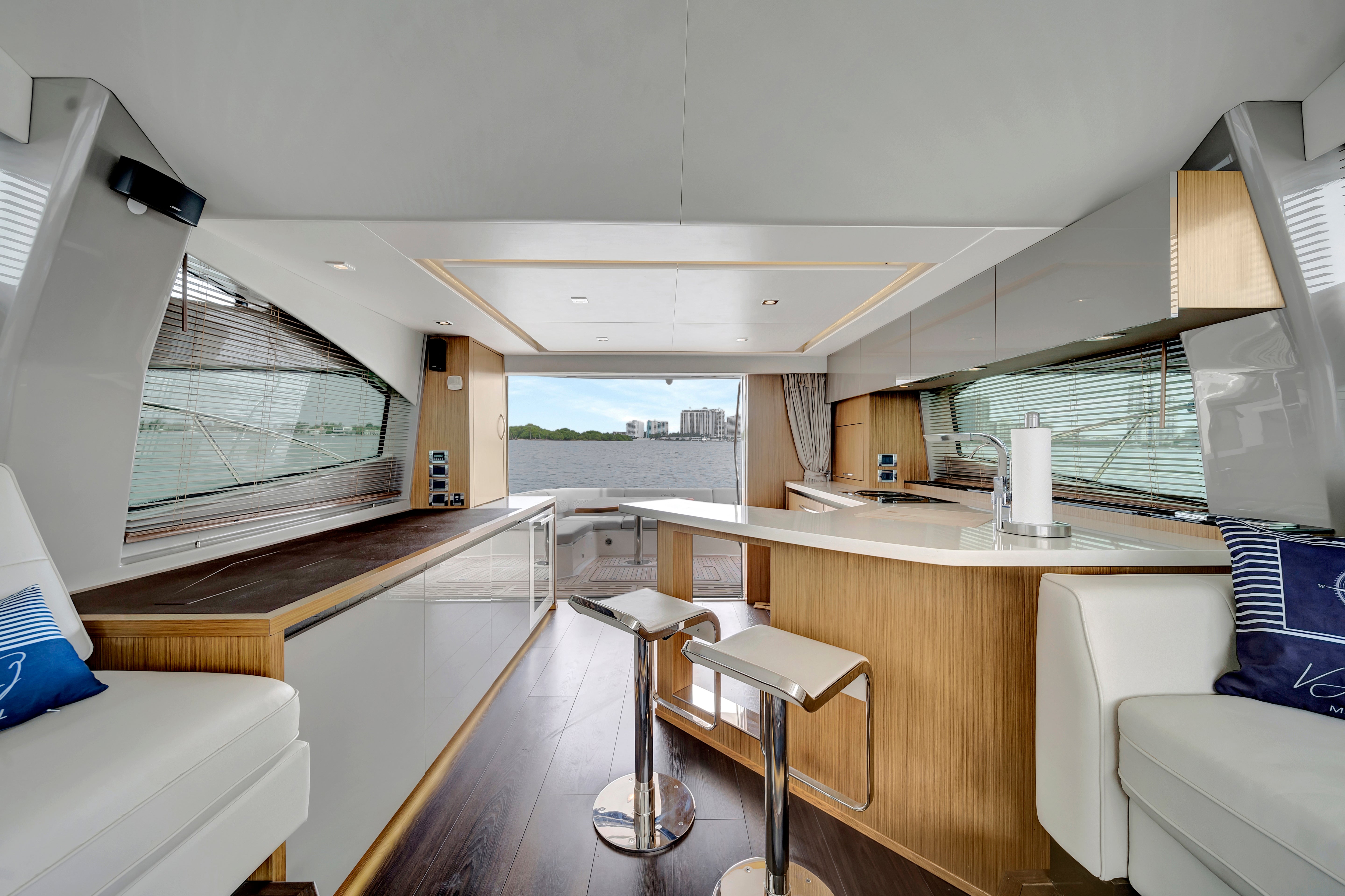Sea Ray Sundancer 60 Charter - South Florida