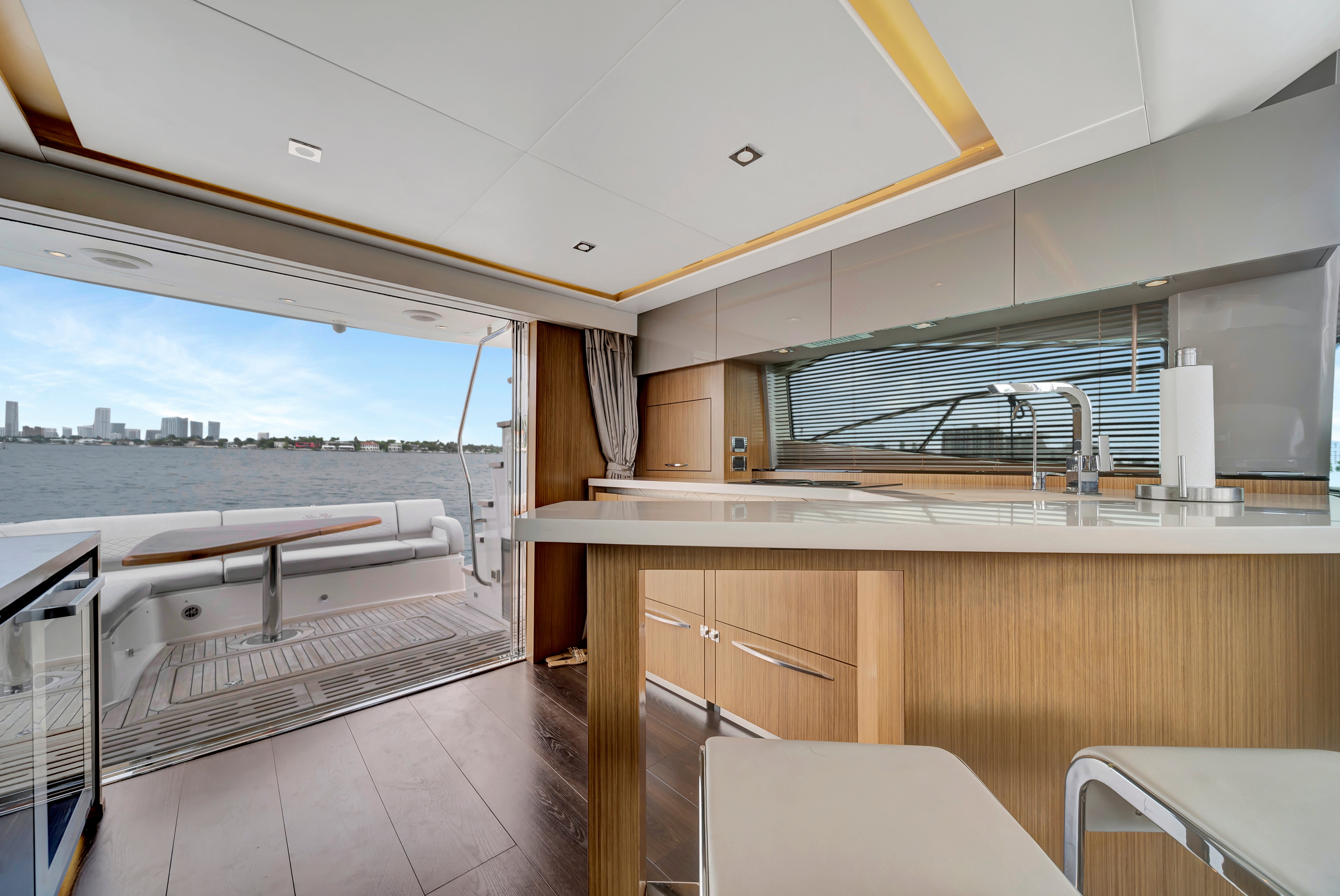 Sea Ray Sundancer 60 Charter - South Florida