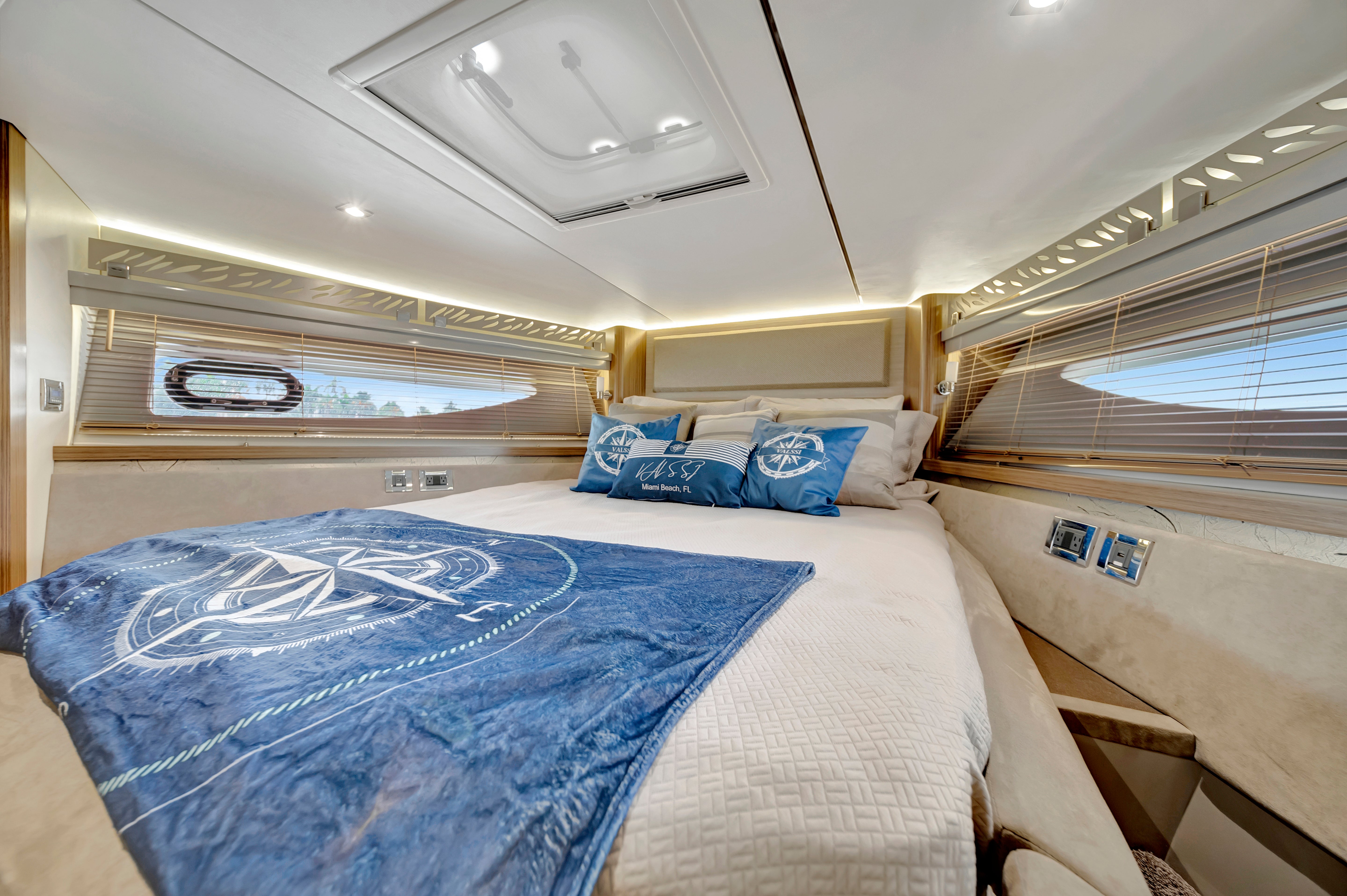 Sea Ray Sundancer 60 Charter - South Florida
