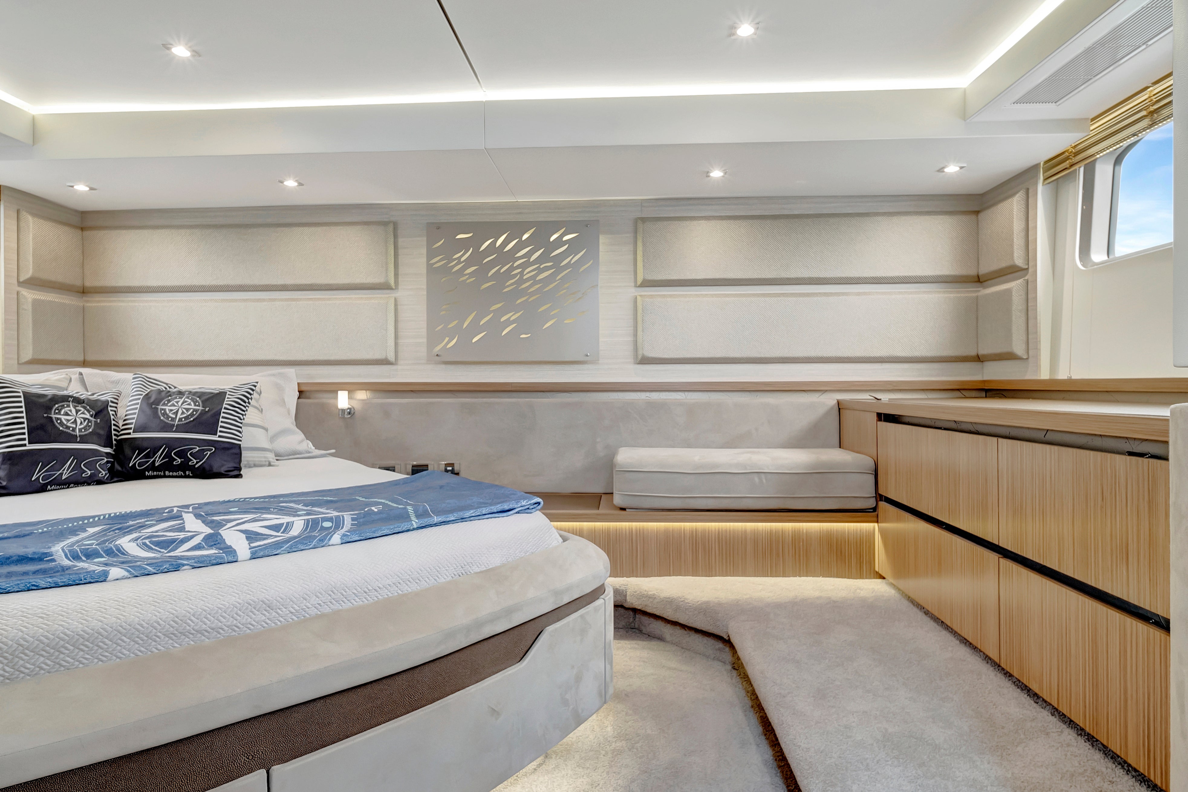 Sea Ray Sundancer 60 Charter - South Florida