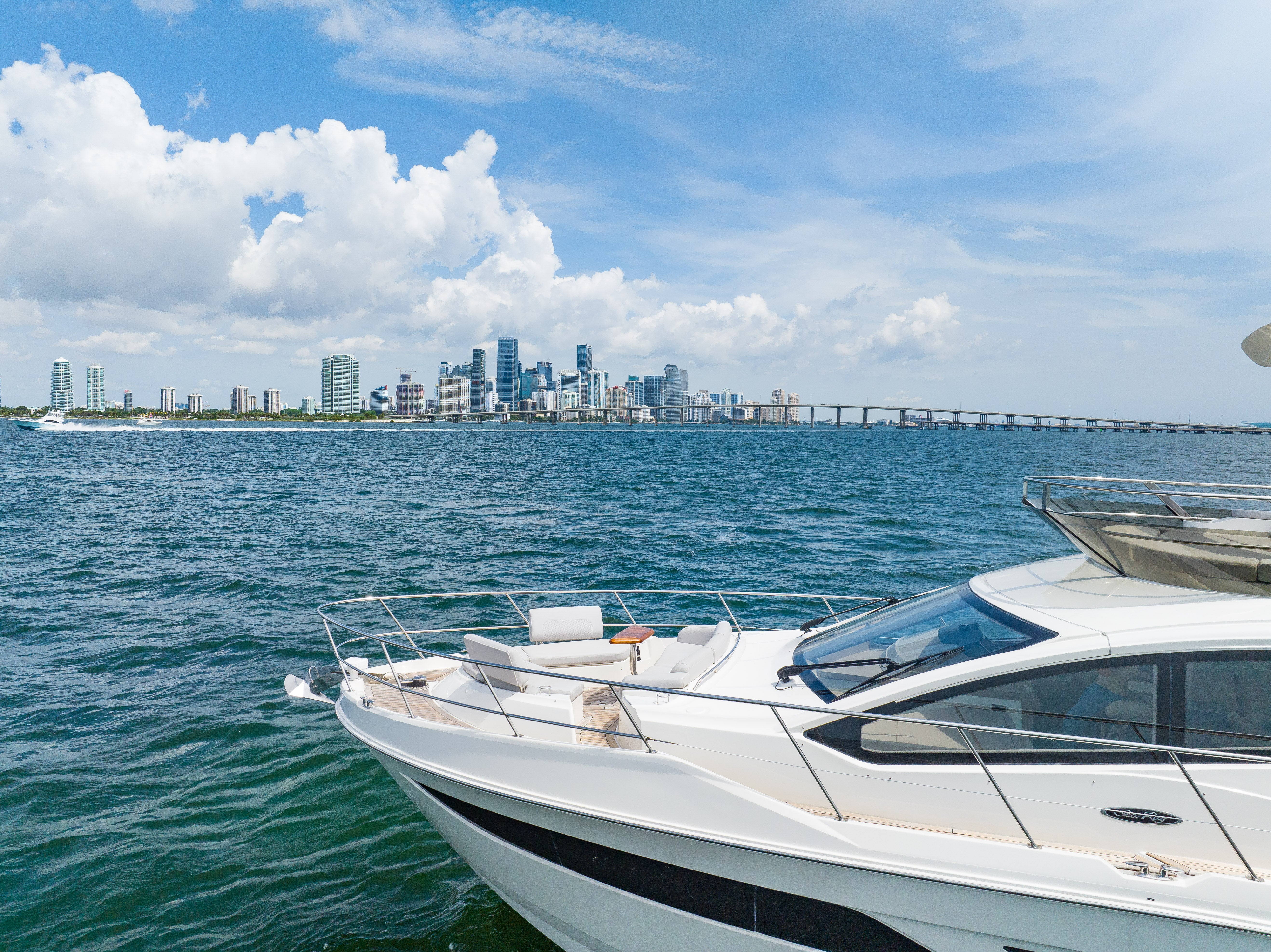 Sea Ray Sundancer 60 Charter - South Florida
