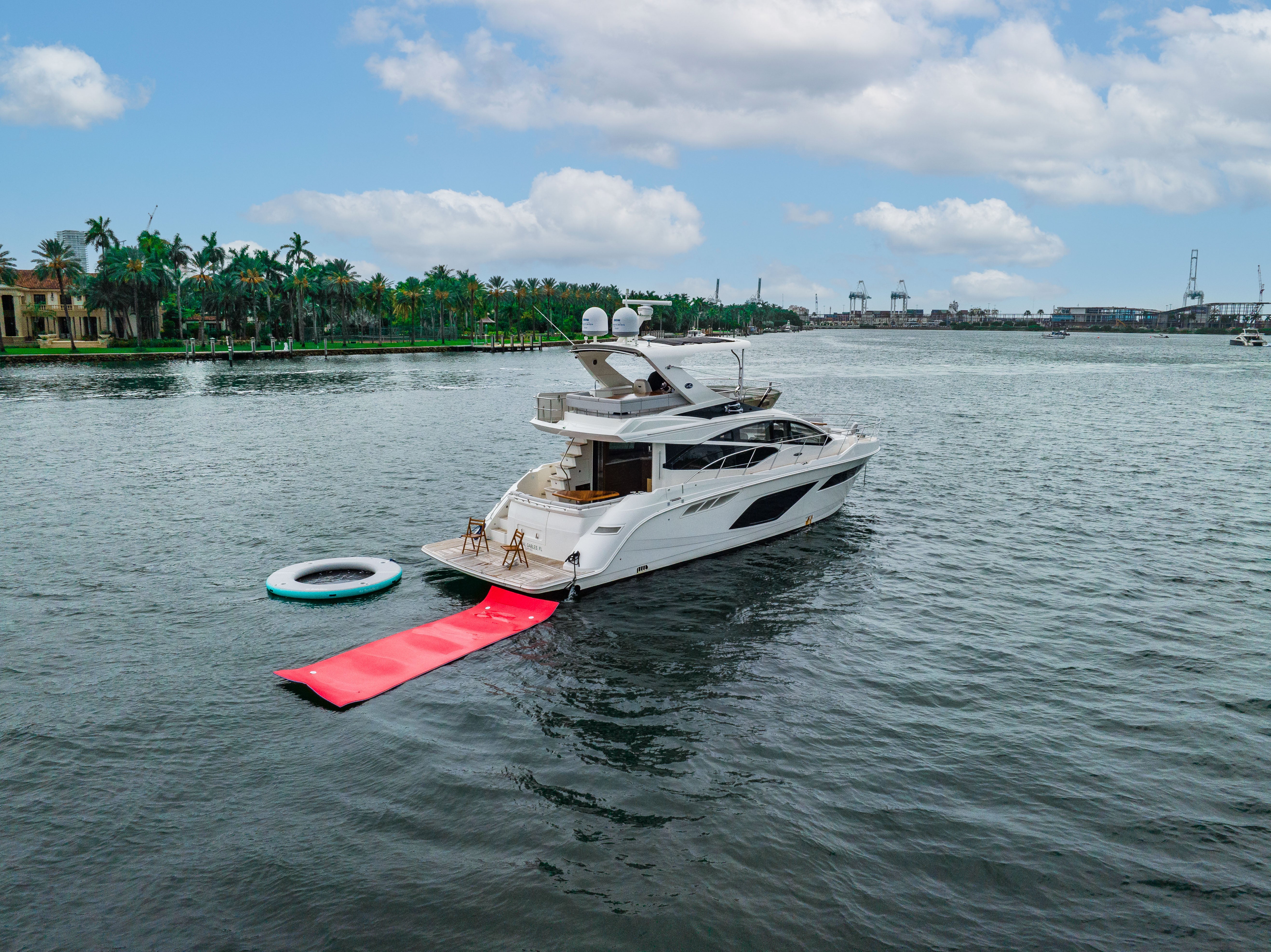 Sea Ray Sundancer 60 Charter - South Florida