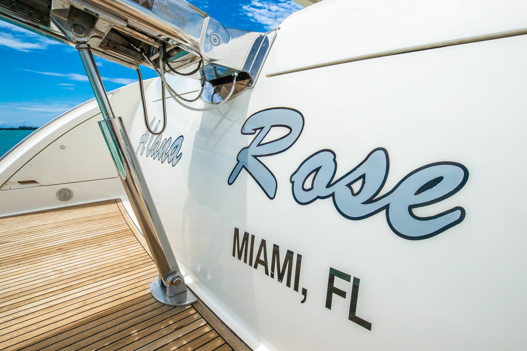 Azimut 62 Flybridge 'Alana Rose' Charter - Premium Experience