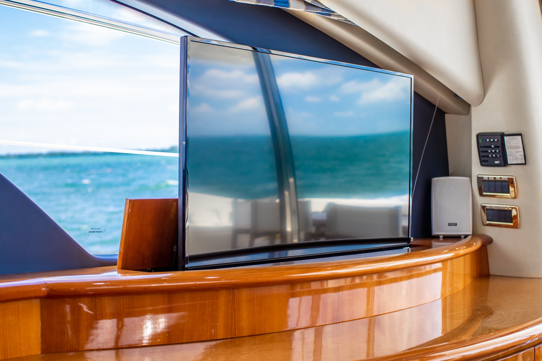 Azimut 62 Flybridge 'Alana Rose' Charter - Premium Experience