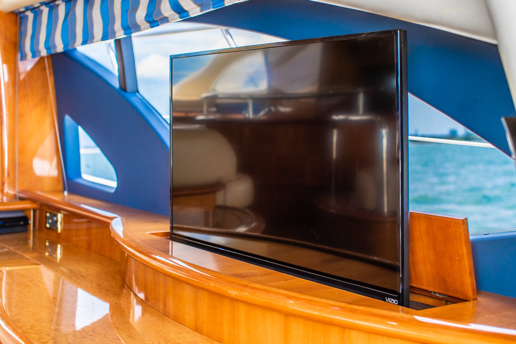 Azimut 62 Flybridge 'Alana Rose' Charter - Premium Experience