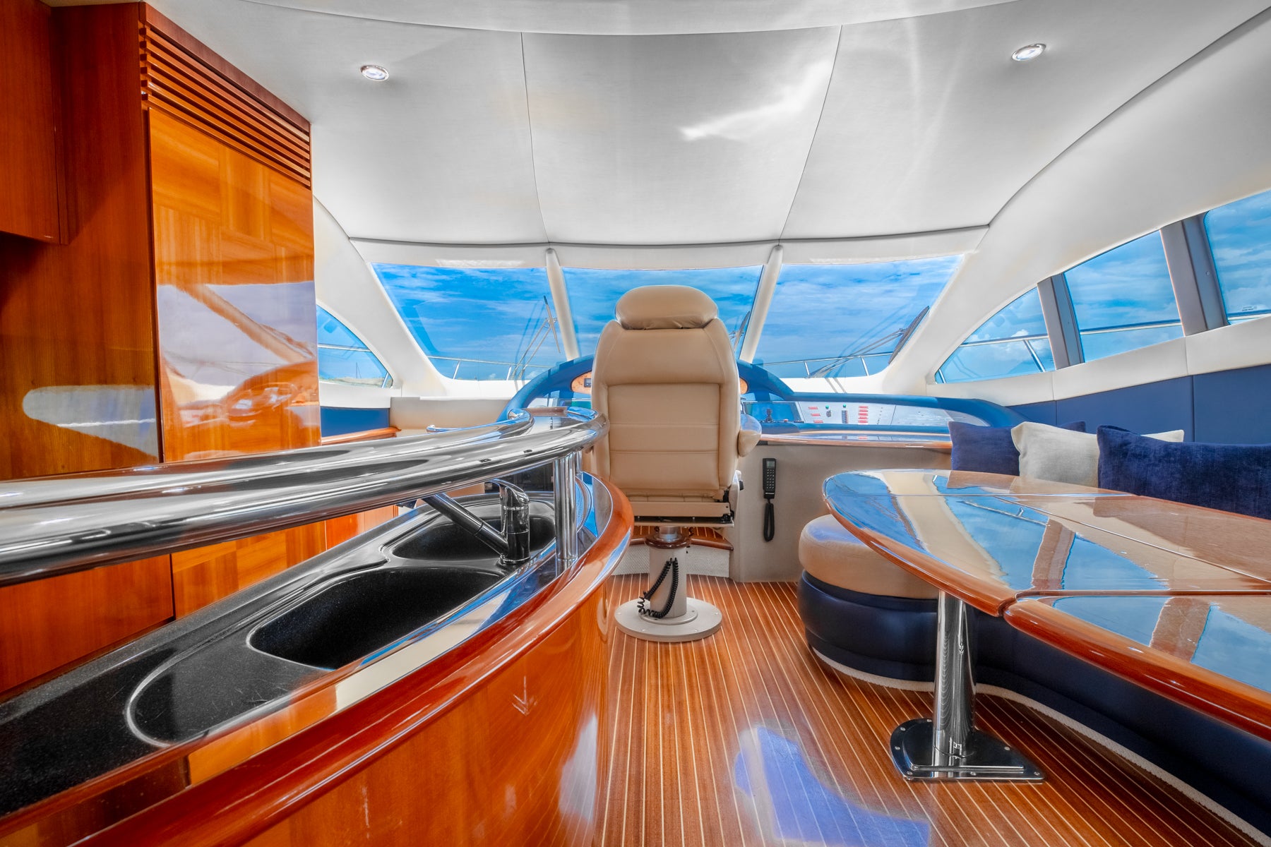 Azimut 62 Flybridge 'Alana Rose' Charter - Premium Experience