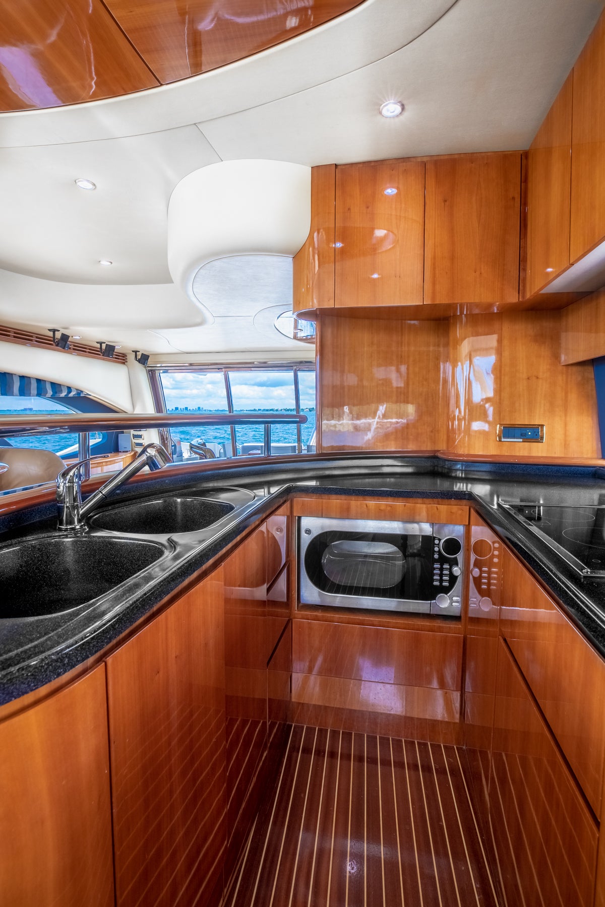 Azimut 62 Flybridge 'Alana Rose' Charter - Premium Experience