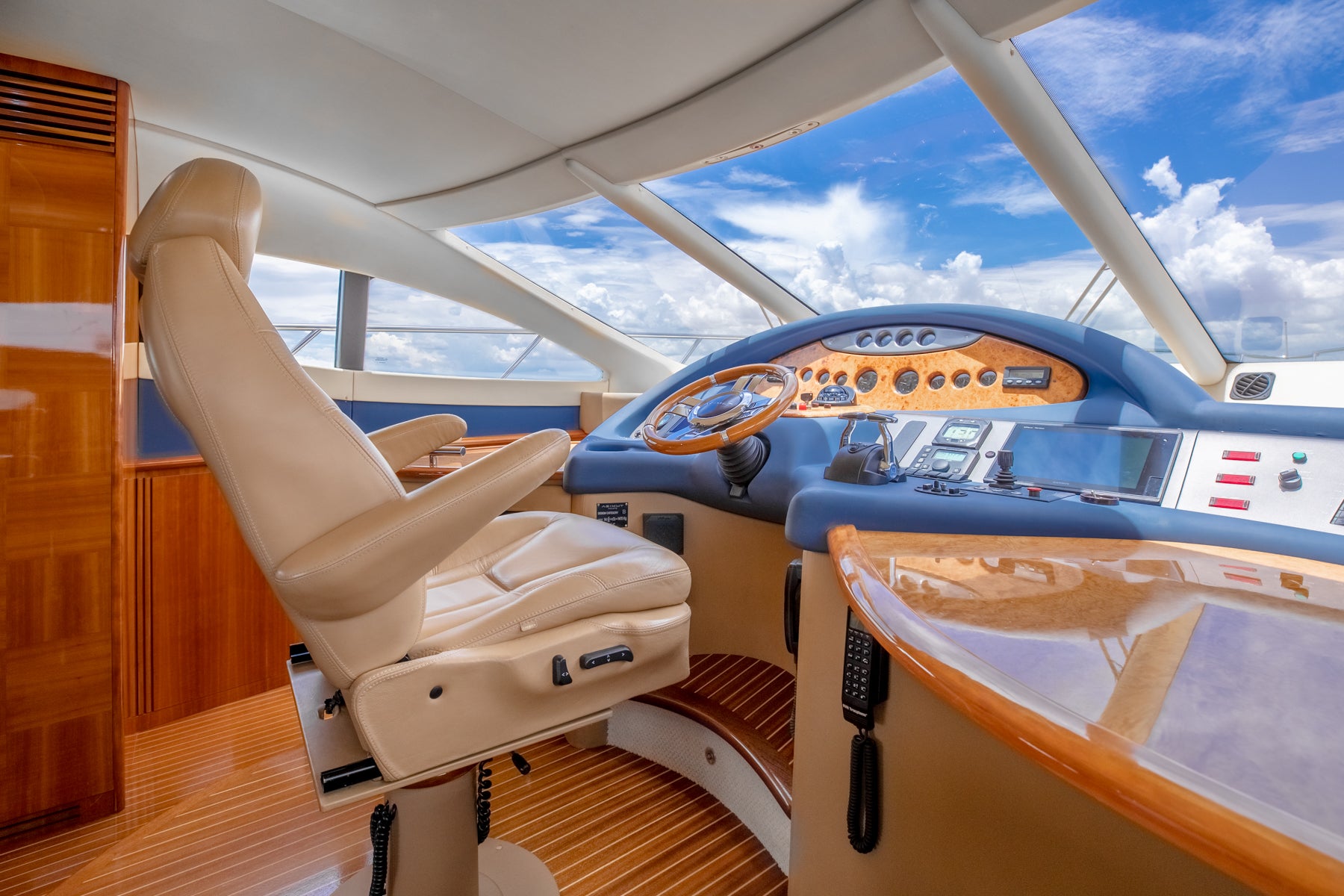 Azimut 62 Flybridge 'Alana Rose' Charter - Premium Experience