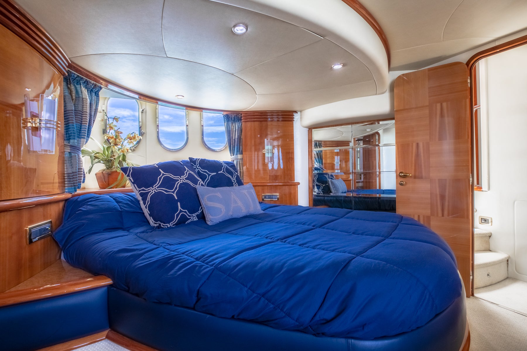 Azimut 62 Flybridge 'Alana Rose' Charter - Premium Experience