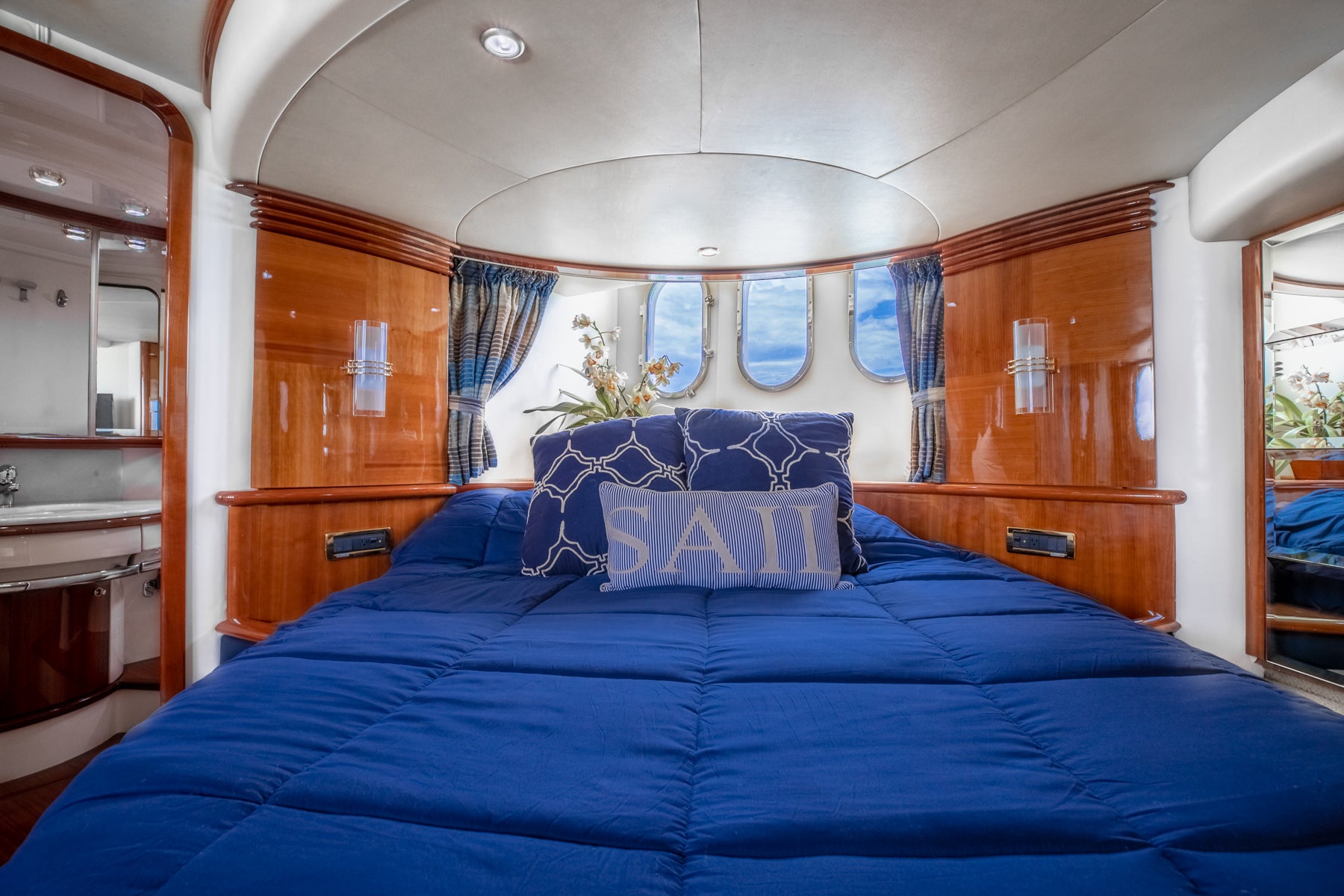Azimut 62 Flybridge 'Alana Rose' Charter - Premium Experience