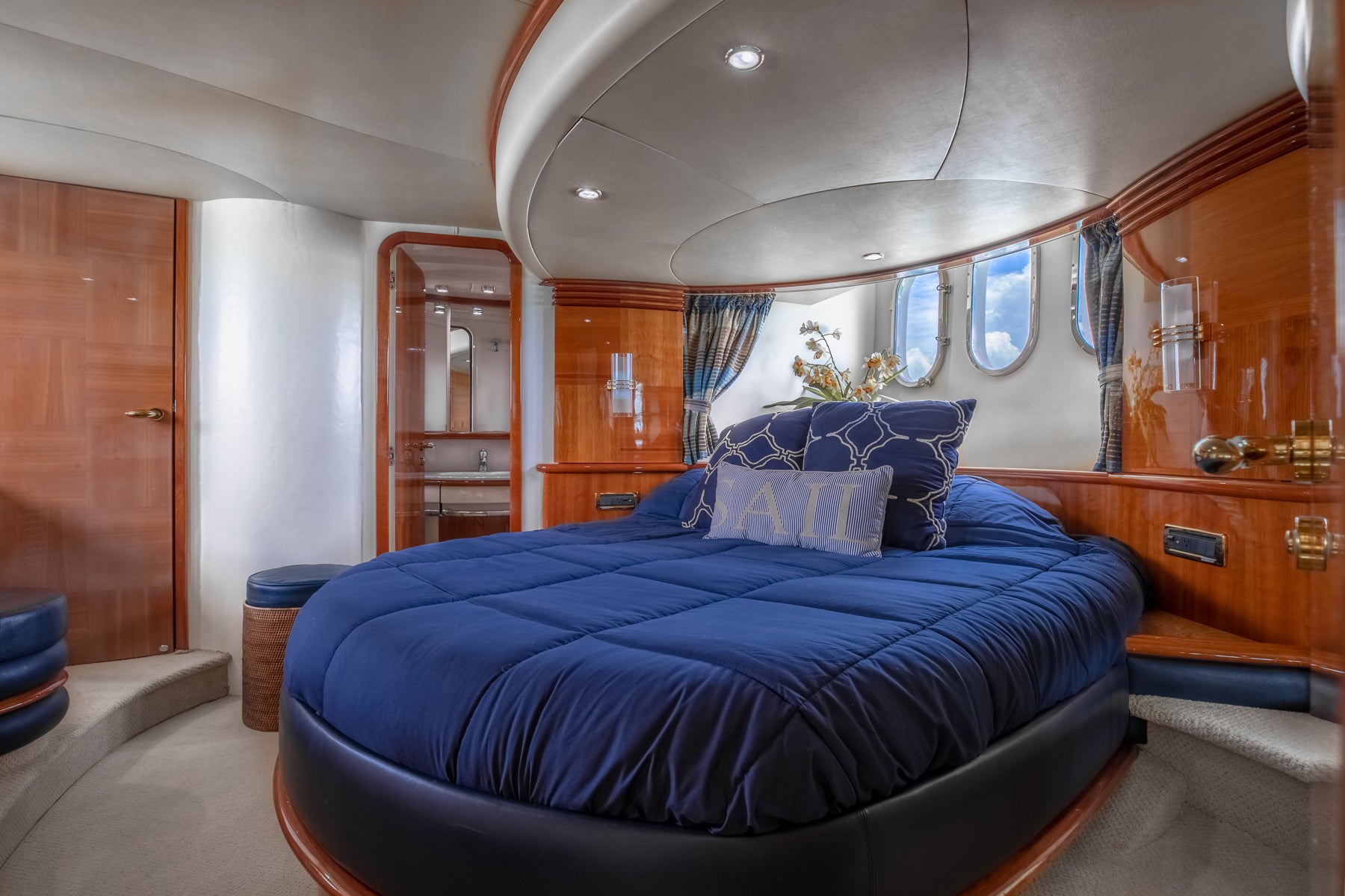 Azimut 62 Flybridge 'Alana Rose' Charter - Premium Experience