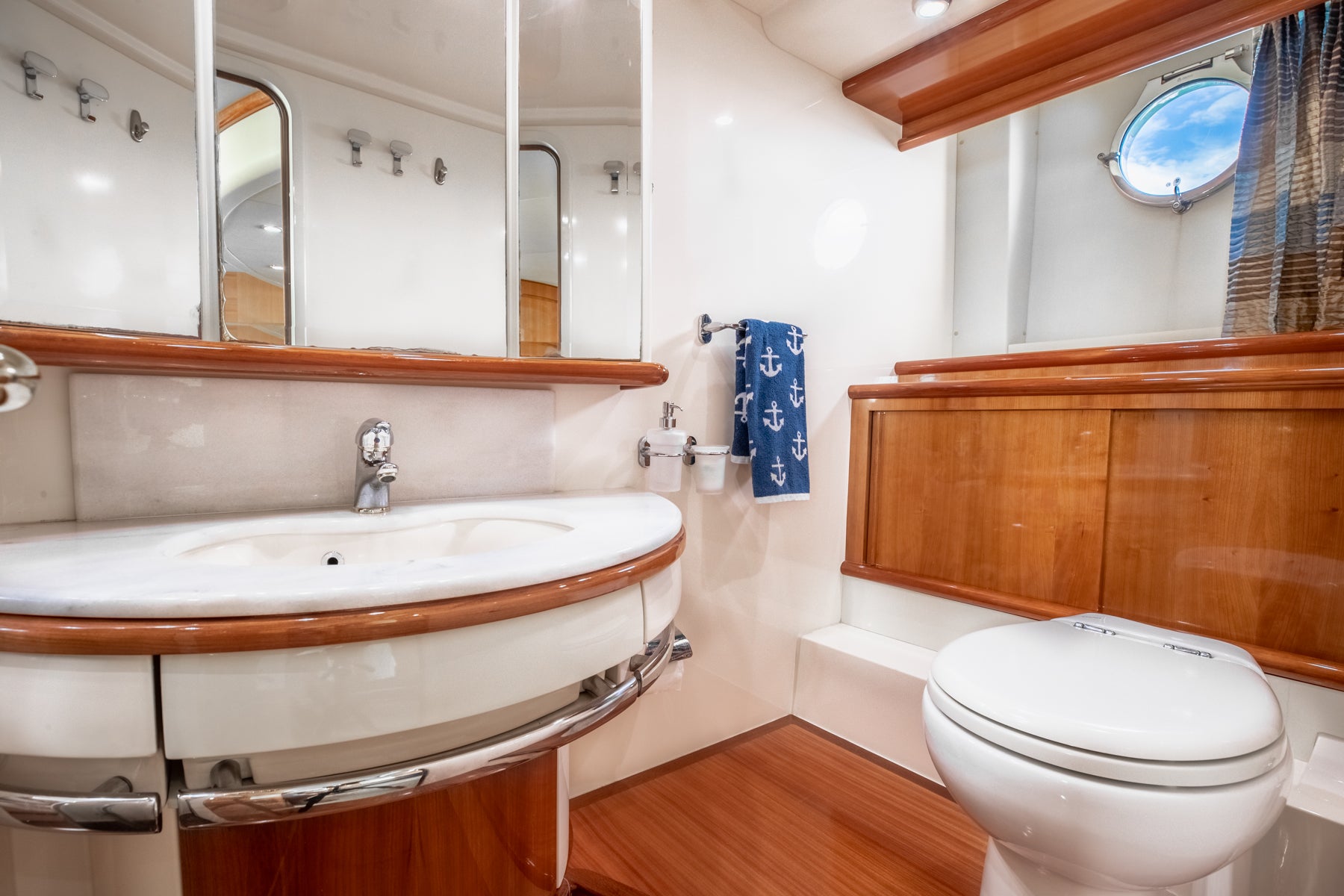 Azimut 62 Flybridge 'Alana Rose' Charter - Premium Experience