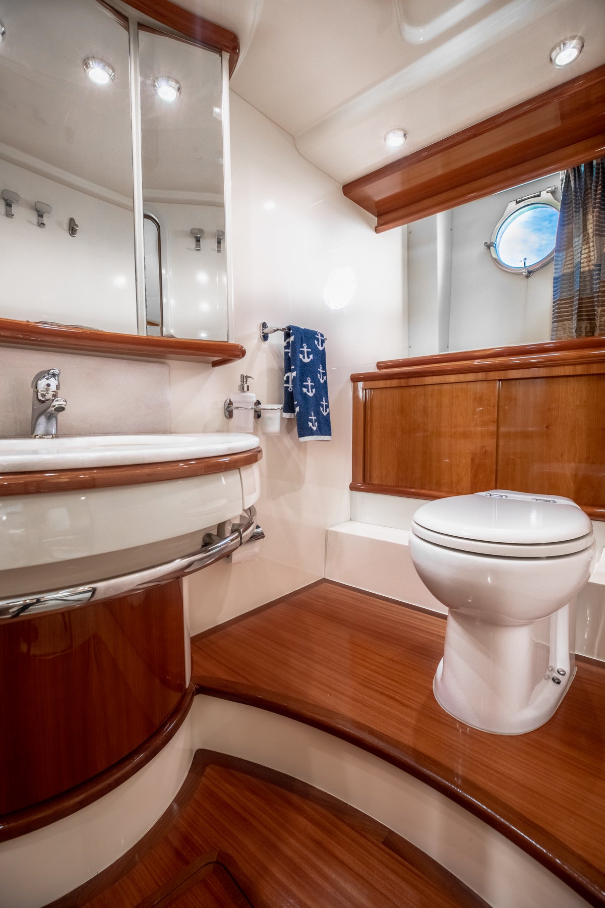 Azimut 62 Flybridge 'Alana Rose' Charter - Premium Experience