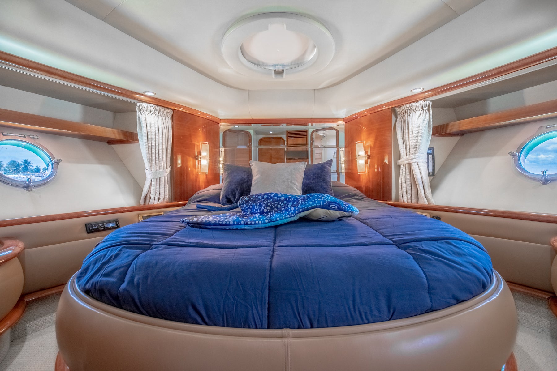 Azimut 62 Flybridge 'Alana Rose' Charter - Premium Experience