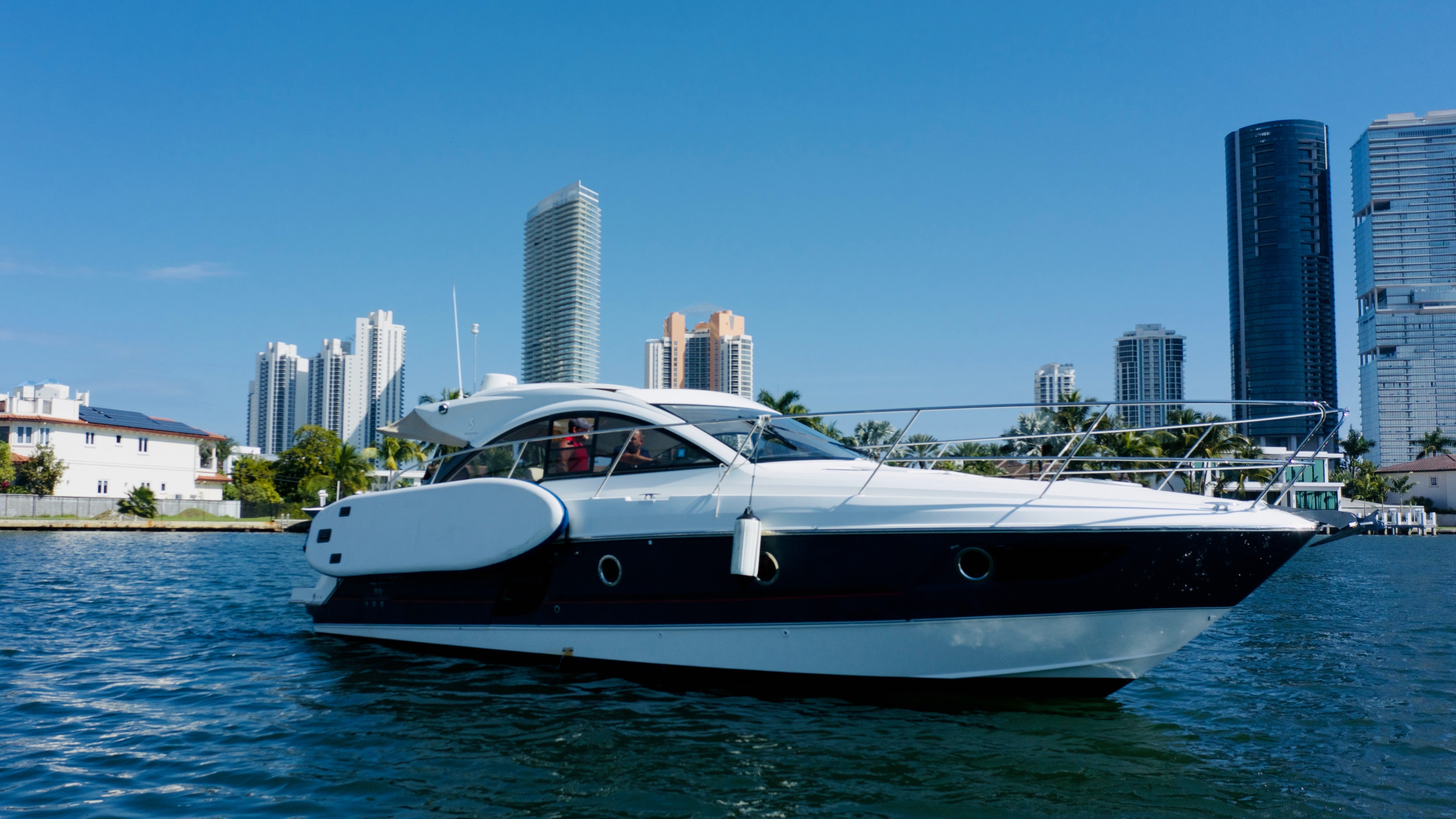 Beneteau Grand Turismo 38 Charter - South Florida