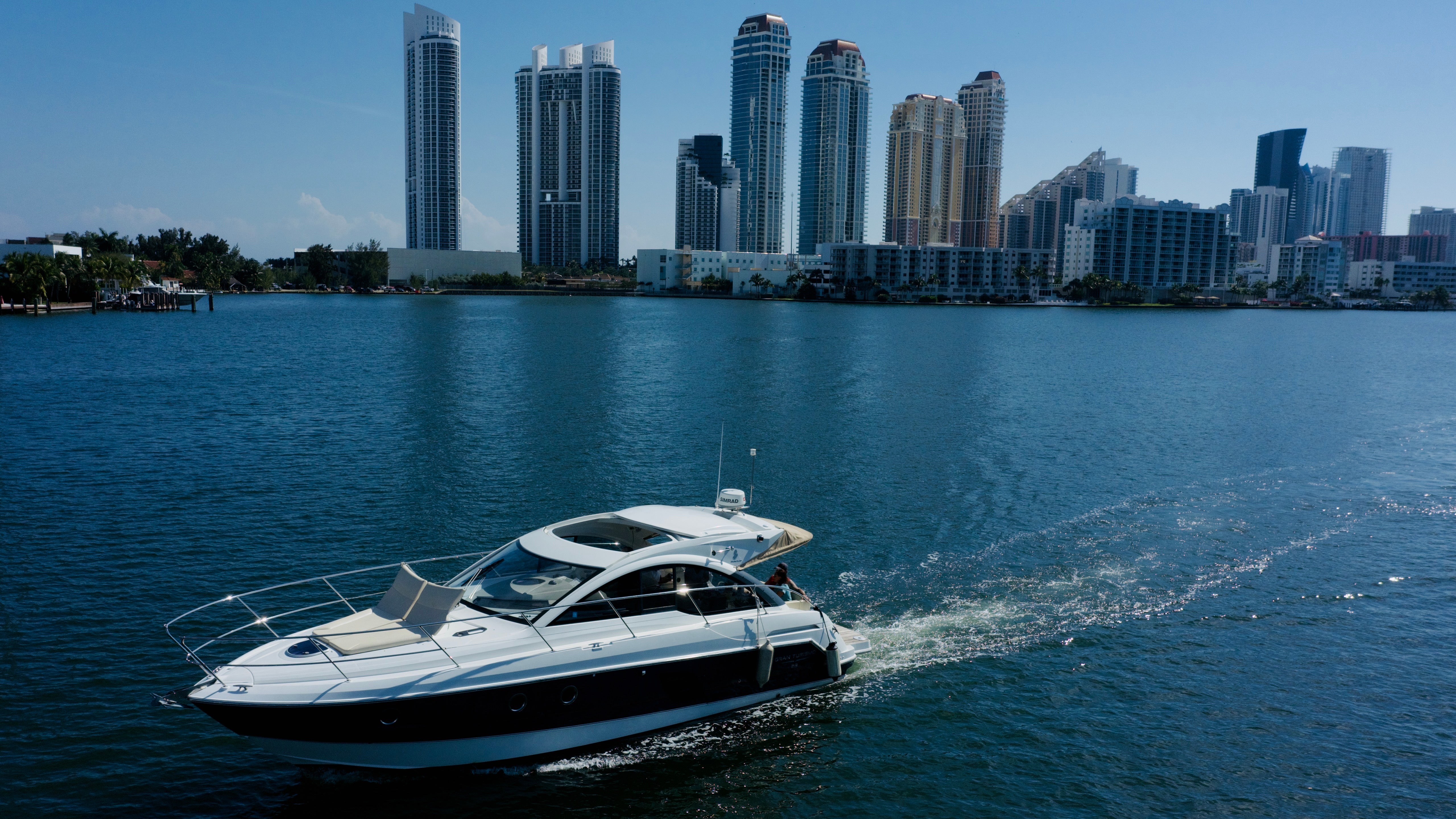 Beneteau Grand Turismo 38 Charter - South Florida