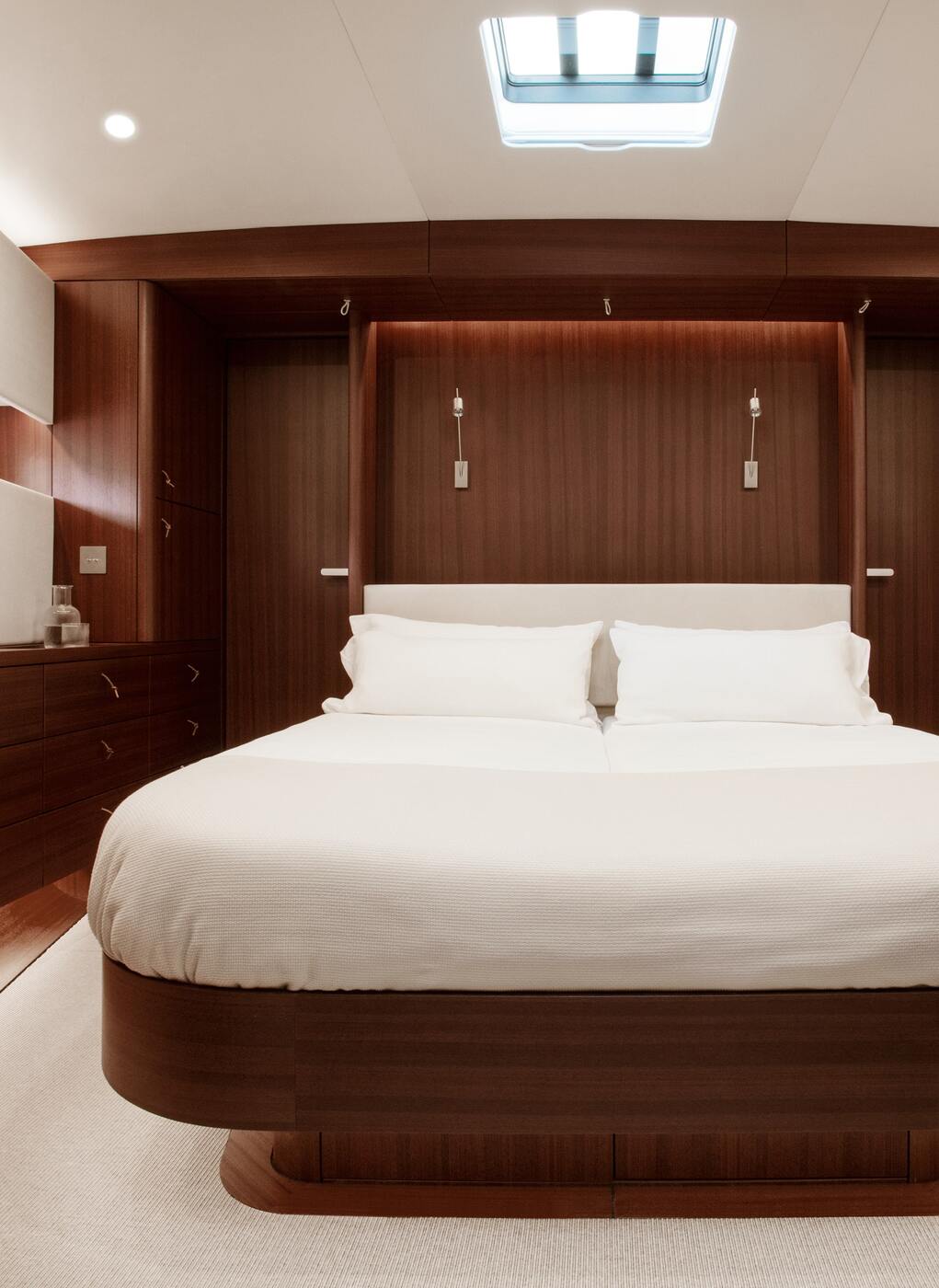 Y-8 Yacht Weekly Charter - Premium Luxury Experience