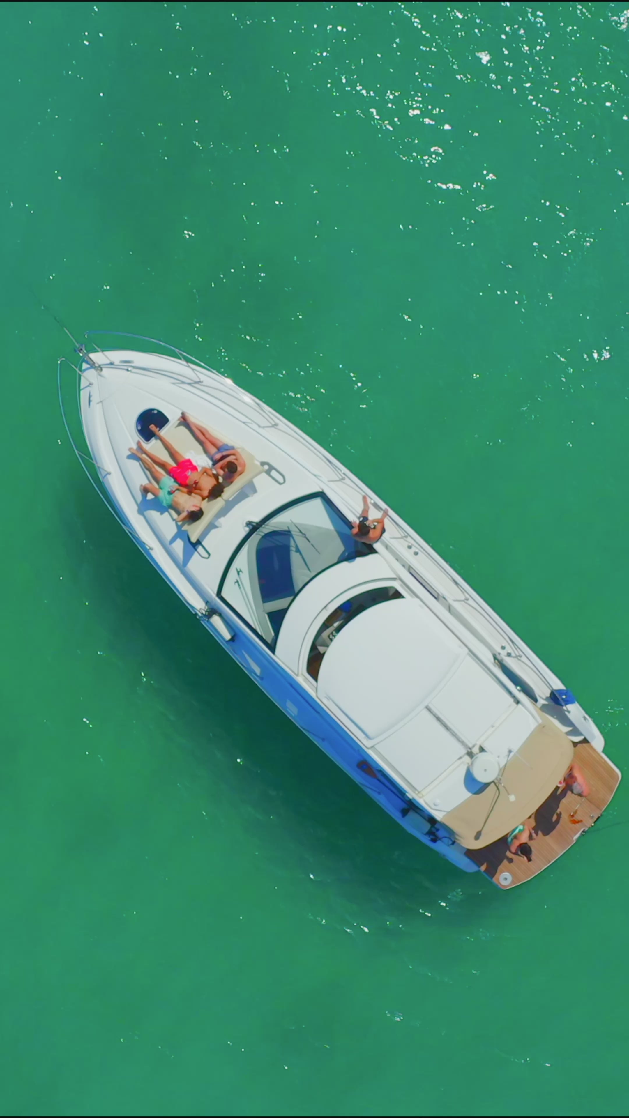 Load video: Beneteau Grand Turismo 38 Charter - South Florida